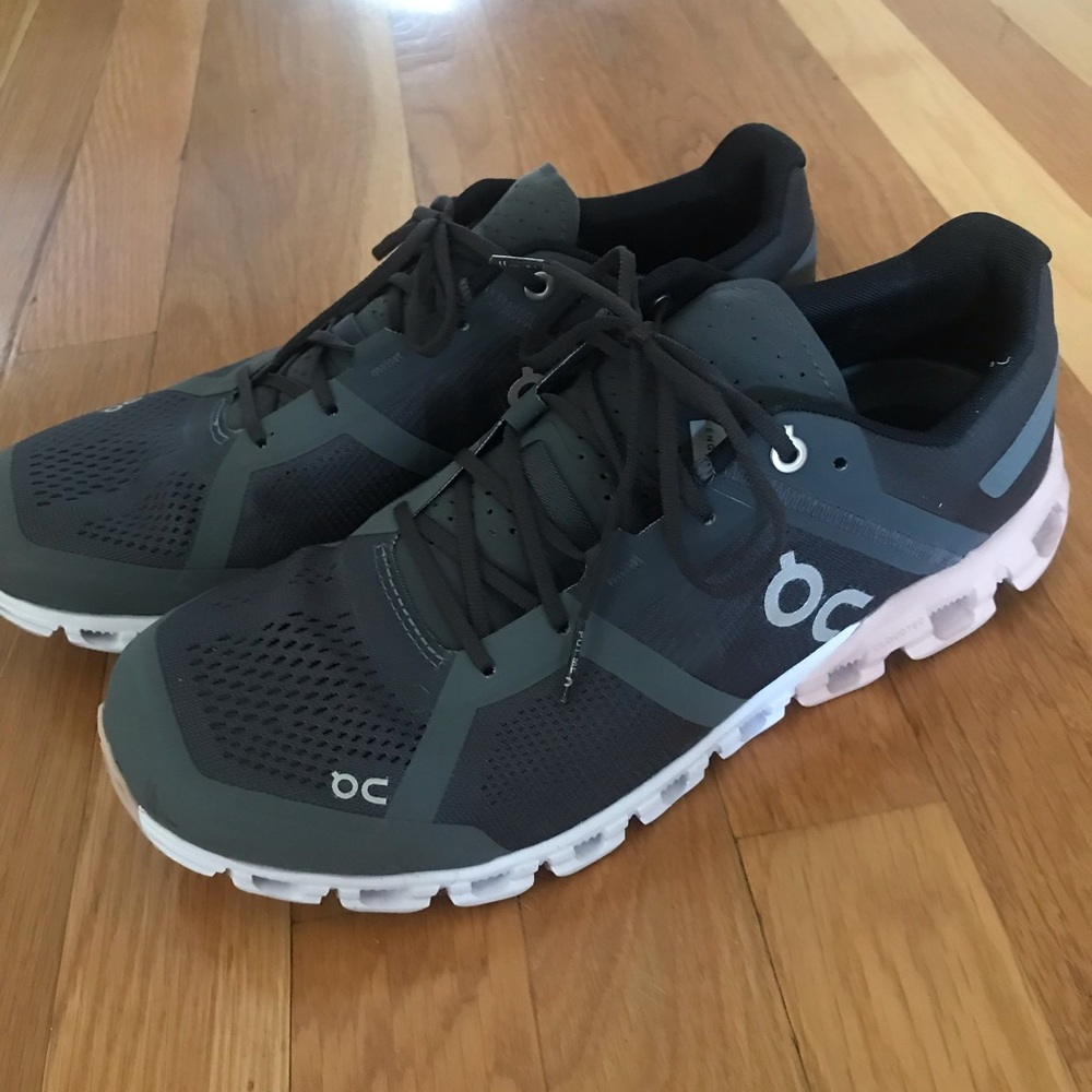Euc on cloud gym shoes. These are super comfortable, size 10.5 wide.